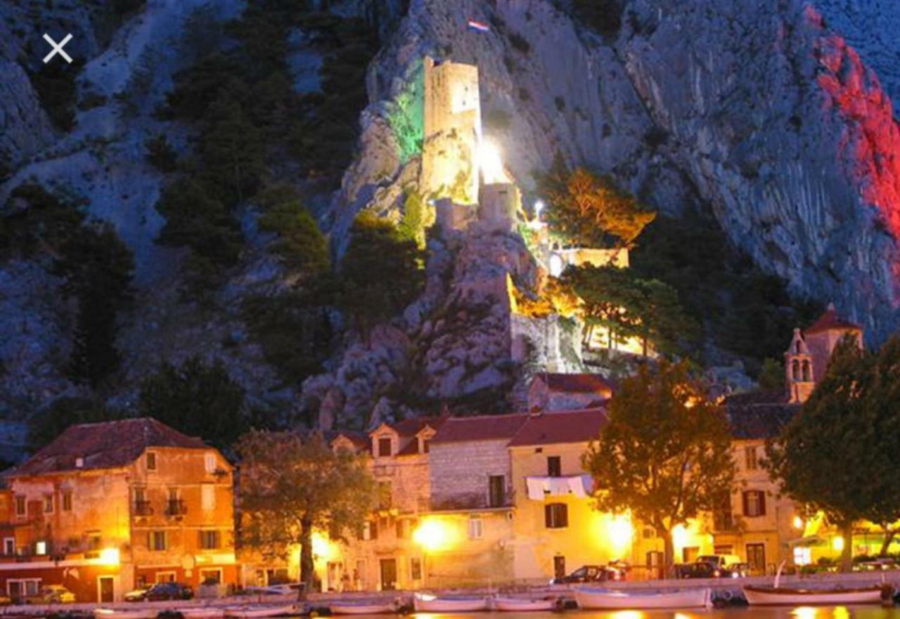 Apartments Elin Omiš Eksteriør bilde